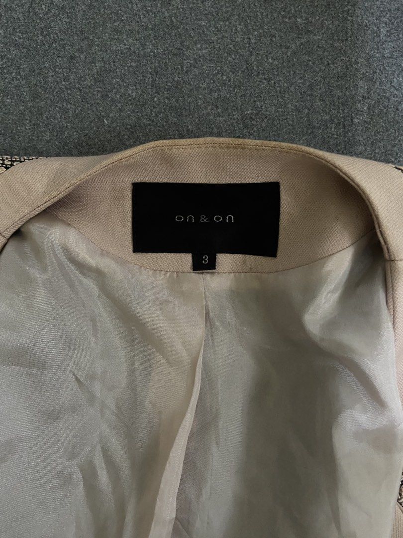 [RUSH SALE] ON & ON Beige Textured Tweed Blazer (Category: Coats, Jackets and Outerwear) located in Pasig City. Submitted by ellerarissime (Listing ID 1466832886, Image 2). Description: RFS: Decluttering. Size: Xs-Small (Size 3 on Tag) - Bought on ig for ₱999 Sales are negotiable. PM for more item inquiries. Loc: Pasig (Santolan Area).