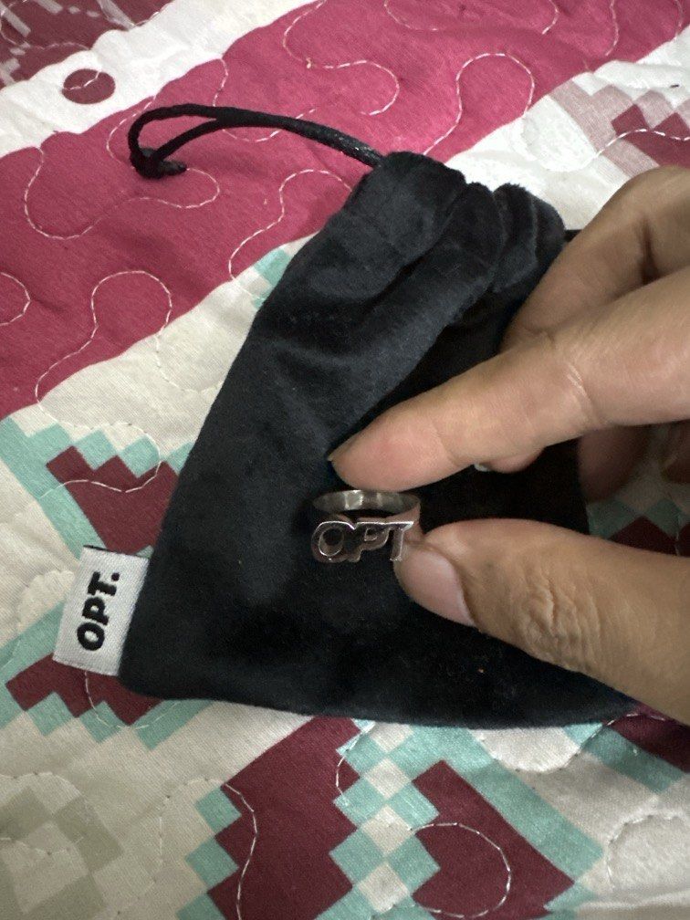 Opt ring (Category: Rings) located in Ipoh. Submitted by xmaniac.preloveditem (Listing ID 1467657788, Image 1). Description: Condition semua cun Cod ipoh perak.
