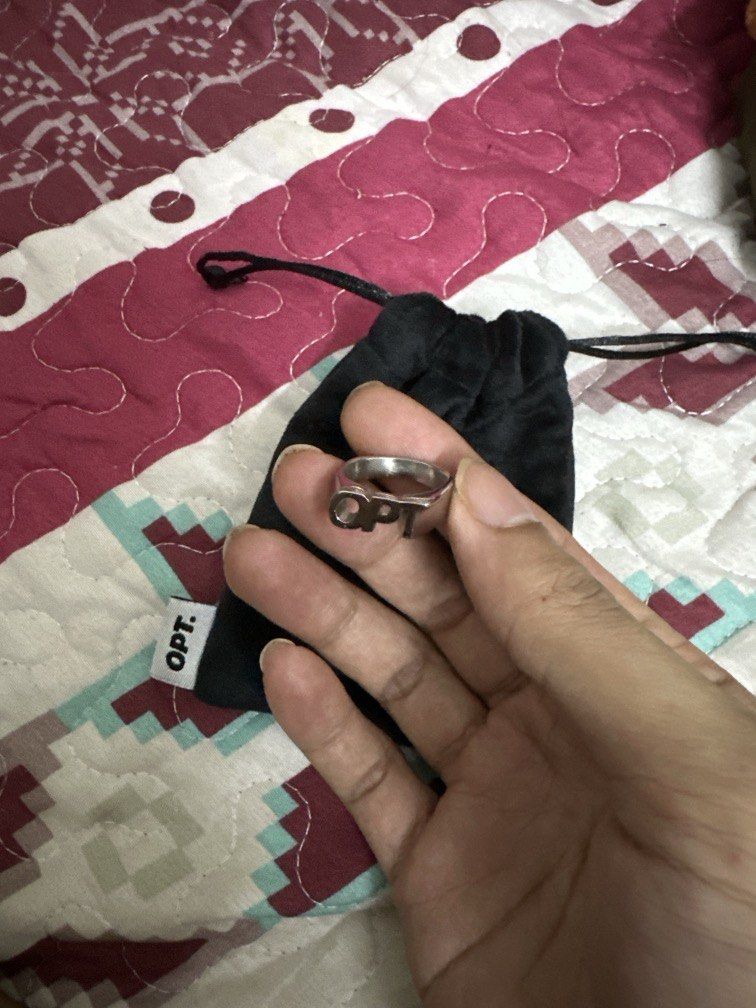 Opt ring (Category: Rings) located in Ipoh. Submitted by xmaniac.preloveditem (Listing ID 1467657788, Image 3). Description: Condition semua cun Cod ipoh perak.