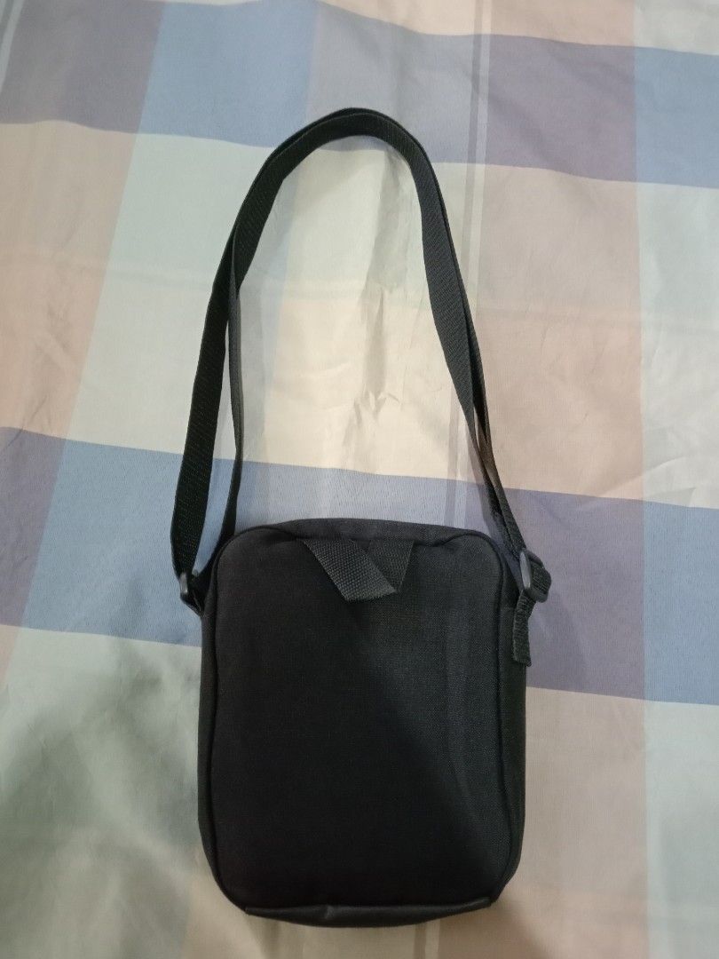 Orig. Adidas Men Sling (Category: Sling Bags) located in Llanera. Submitted by stopnshop_03 (Listing ID 1467635488, Image 3). Description: payment first no to joyjoy talk.