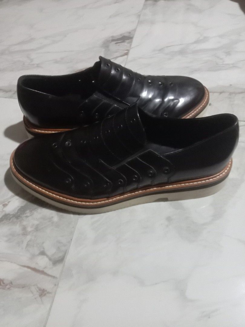 Orig CESARE PACIOTTI slip-on derby (Category: Casual Shoes) located in Baguio. Submitted by oliviapreloved100620 (Listing ID 1467605087, Image 2). Description: Fit size 8 mens.