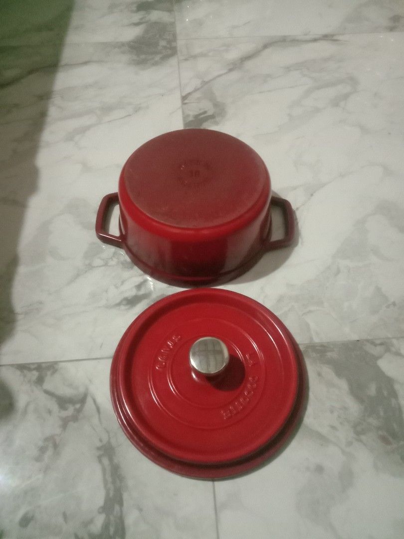 Orig STAUB kitchen ware (Category: Cookware & Accessories) located in Baguio. Submitted by oliviapreloved100620 (Listing ID 1467732328, Image 2). Description: Selling low ! Google for more details..