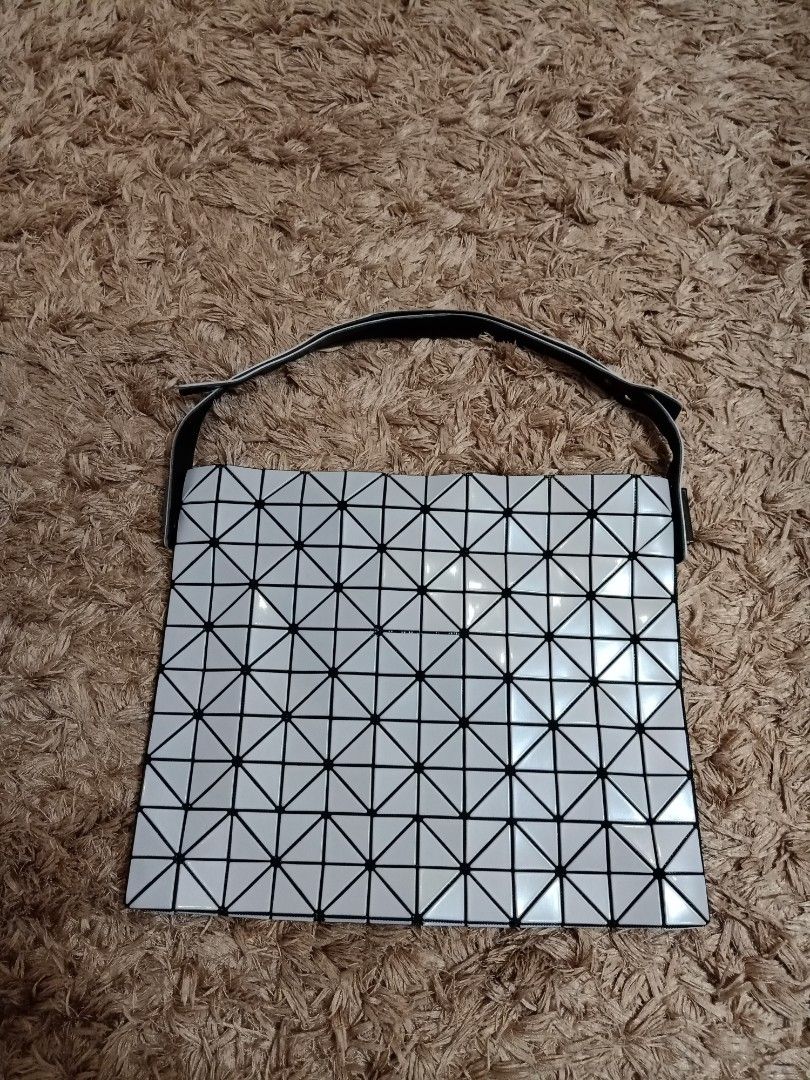 Original bao bao shoulder bag (Category: Shoulder Bags) located in Binmaley. Submitted by fashionluxury058 (Listing ID 1467748281, Image 1). Description: original bao bao shoulder bag in very good condition size: medium color light gray.