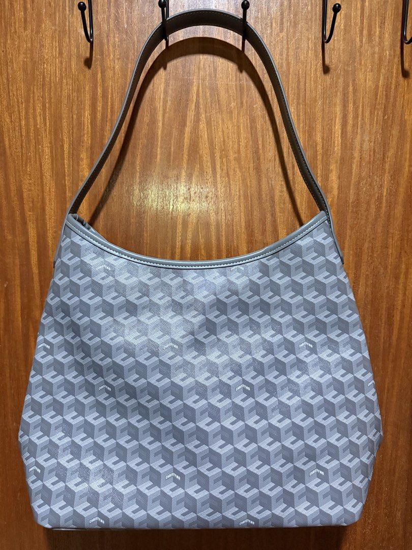 original cristy ng bag (large) (Category: Shoulder Bags) located in Cebu City. Submitted by kat.dingz (Listing ID 1467814894, Image 2). Description: bought this year as a gift for my mom. used only twice since my senior mom finds the bag heavy and too bulky for her cebu based, can do meet up at any cebu city mall or pick up at BDO Fuente where I work.
