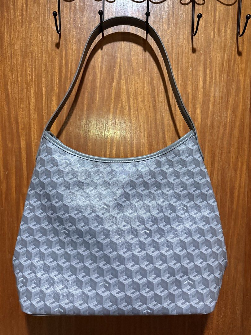 original cristy ng bag (large) (Category: Shoulder Bags) located in Cebu City. Submitted by kat.dingz (Listing ID 1467814894, Image 1). Description: bought this year as a gift for my mom. used only twice since my senior mom finds the bag heavy and too bulky for her cebu based, can do meet up at any cebu city mall or pick up at BDO Fuente where I work.