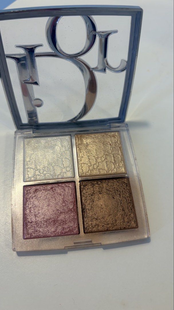 Original Dior Backstage Glow Maximizer Palette 001 Universal Glow (Category: Makeup) located in Davao. Submitted by ennalyf (Listing ID 1467657243, Image 2). Description: MOP: Payment First • Bank Transfer / GoTyme MOD: Maxim (Davao City Area) JT Express (locally shipped) + Buyers should handle the shipping fee. - Authentic Dior Backstage Glow Maximizer Palette - Shade: 001 Universal Glow - Net Weight: 10g | Made in Italy - Condition: Gently used