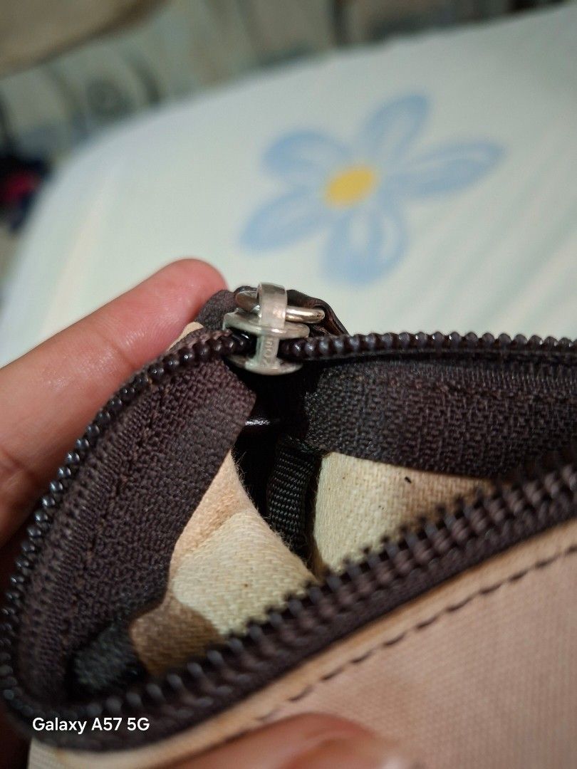 Original vintage bally (Category: Luxury Bags & Wallets) located in Andop. Submitted by deinlakarol_211 (Listing ID 1467760173, Image 3). Description: ganda pa nito with free paper bag and Bag charm free sf via jnt.