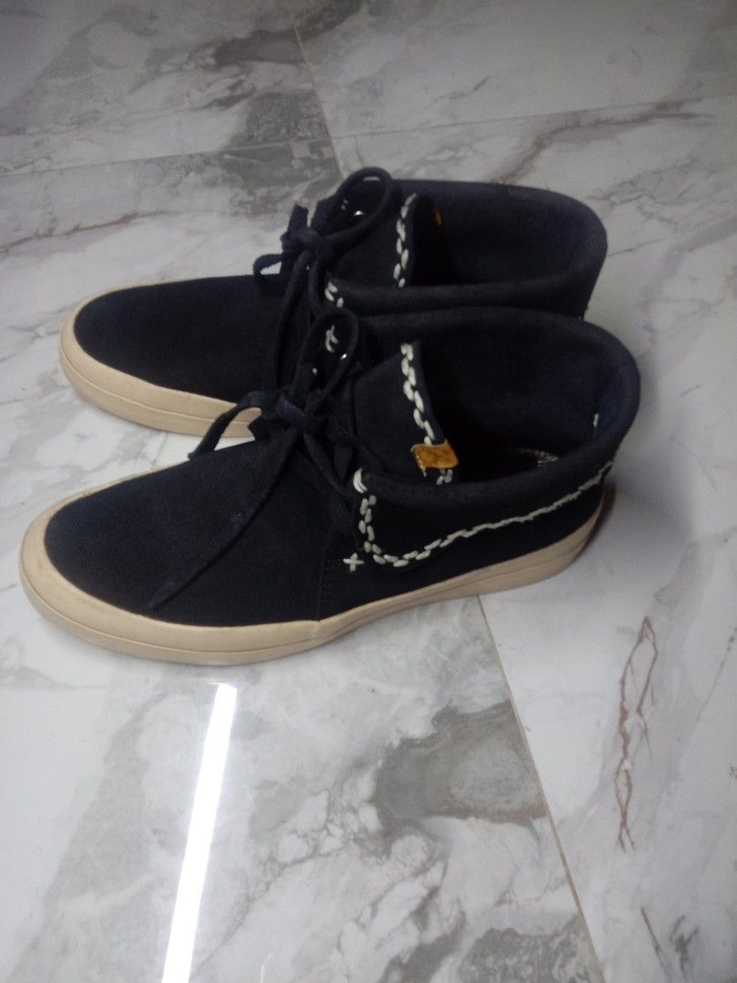 OrigVISVIM high top leather sneakers (Category: Sneakers) located in Baguio. Submitted by oliviapreloved100620 (Listing ID 1467616932, Image 1). Description: Genuine suede leather.