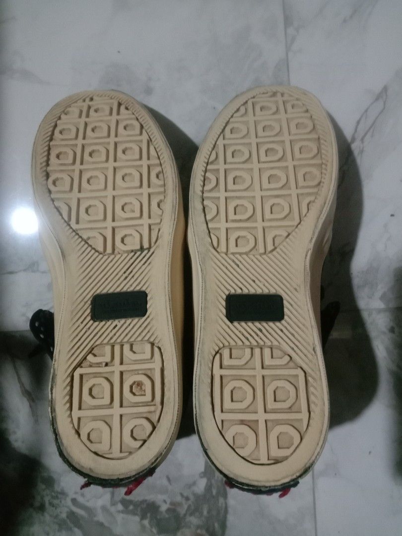 OrigVISVIM high top leather sneakers (Category: Sneakers) located in Baguio. Submitted by oliviapreloved100620 (Listing ID 1467616932, Image 3). Description: Genuine suede leather.
