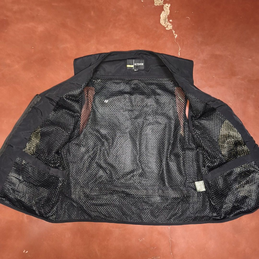 Outdoor Black Multi-Pocket Utility Vest (Category: Activewear) located in Antipolo. Submitted by alphaomega_fox (Listing ID 1467709337, Image 3). Description: - Brand/Model: Outdoor Utility Vest - Size: XL 21x25 - Color: Black - Storage: Multiple zipper pockets on front and back - Comfort: Lightweight breathable mesh lining - Features: Full zip closure and shoulder D-ring for gear - Ideal for: Hiking, fishing, photography, and outdoor activities 