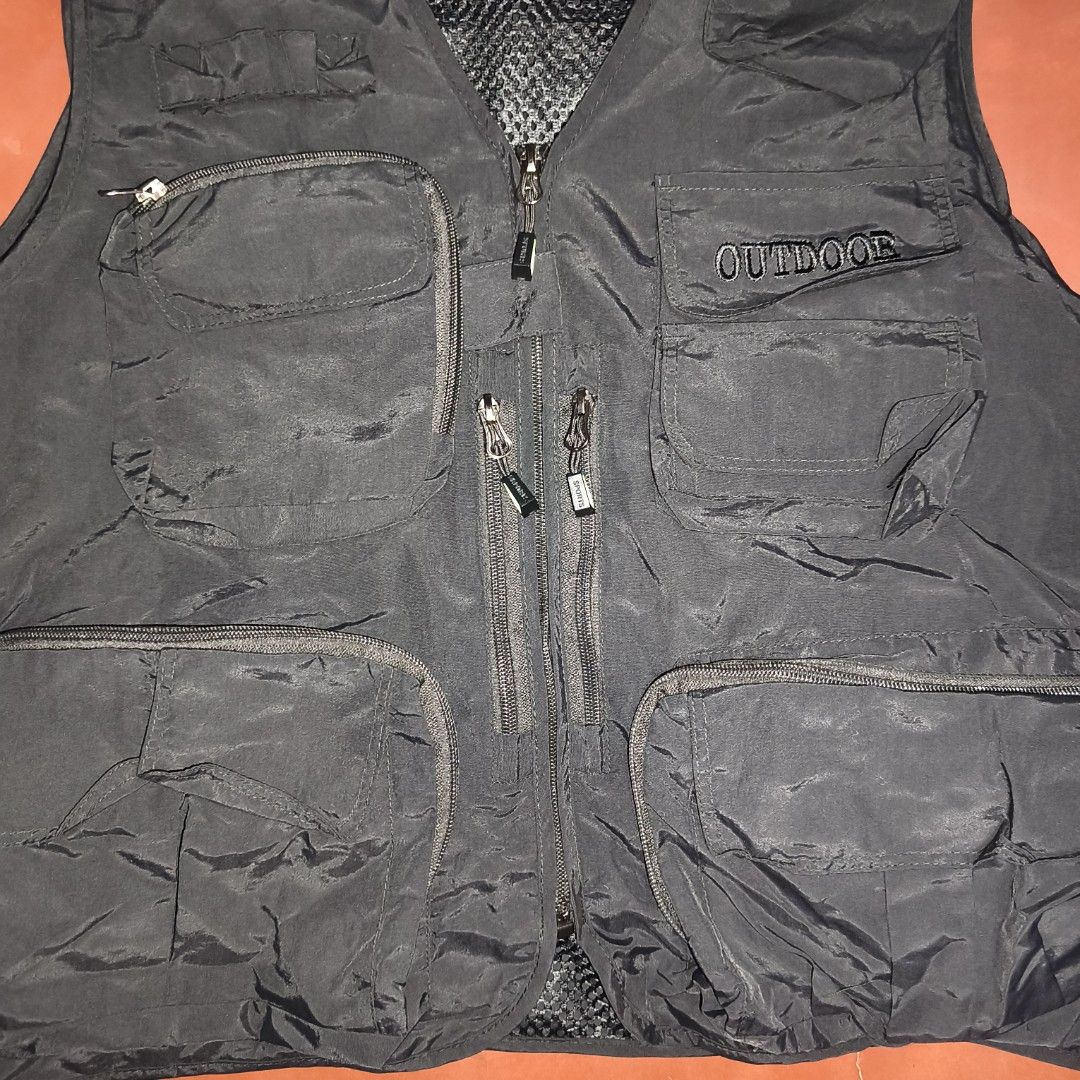 Outdoor Black Multi-Pocket Utility Vest (Category: Activewear) located in Antipolo. Submitted by alphaomega_fox (Listing ID 1467709337, Image 2). Description: - Brand/Model: Outdoor Utility Vest - Size: XL 21x25 - Color: Black - Storage: Multiple zipper pockets on front and back - Comfort: Lightweight breathable mesh lining - Features: Full zip closure and shoulder D-ring for gear - Ideal for: Hiking, fishing, photography, and outdoor activities 