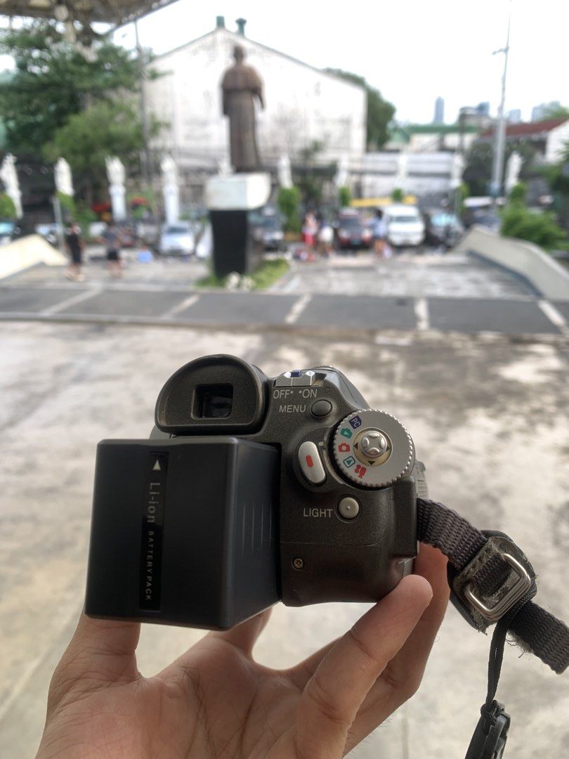 Panasonic PV-GS39 (Category: Video Cameras) located in Manila. Submitted by gudthriftby.la (Listing ID 1467715109, Image 3). Description: Digital Camera Model: Panasonic PV-GS39 Fully working camcorder. Clear video and photo quality • 1000x Video Zoom • 30x Photo Zoom Complete with charger, battery, and cassette tape. Issue: Minimal Scratch — ₱7,499 ( All set. ) MOP: GCASH / MOD: J&T & LBC 🚚 Located: Sta Ana Manila, Philippines 🇵🇭 DM TO PURCHA