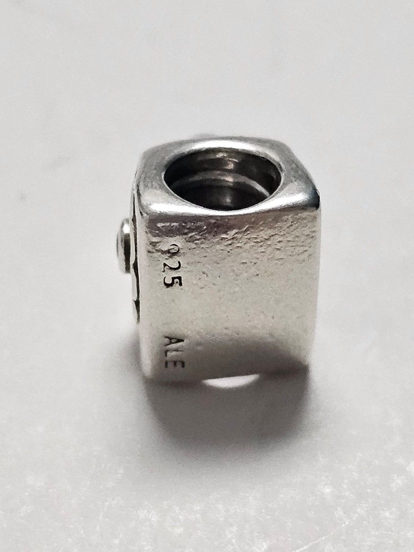 Pandora bag charm with stone (Category: Charms) located in Manila. Submitted by onlinesmartshopping12 (Listing ID 1467642516, Image 2). Description: no issue original.