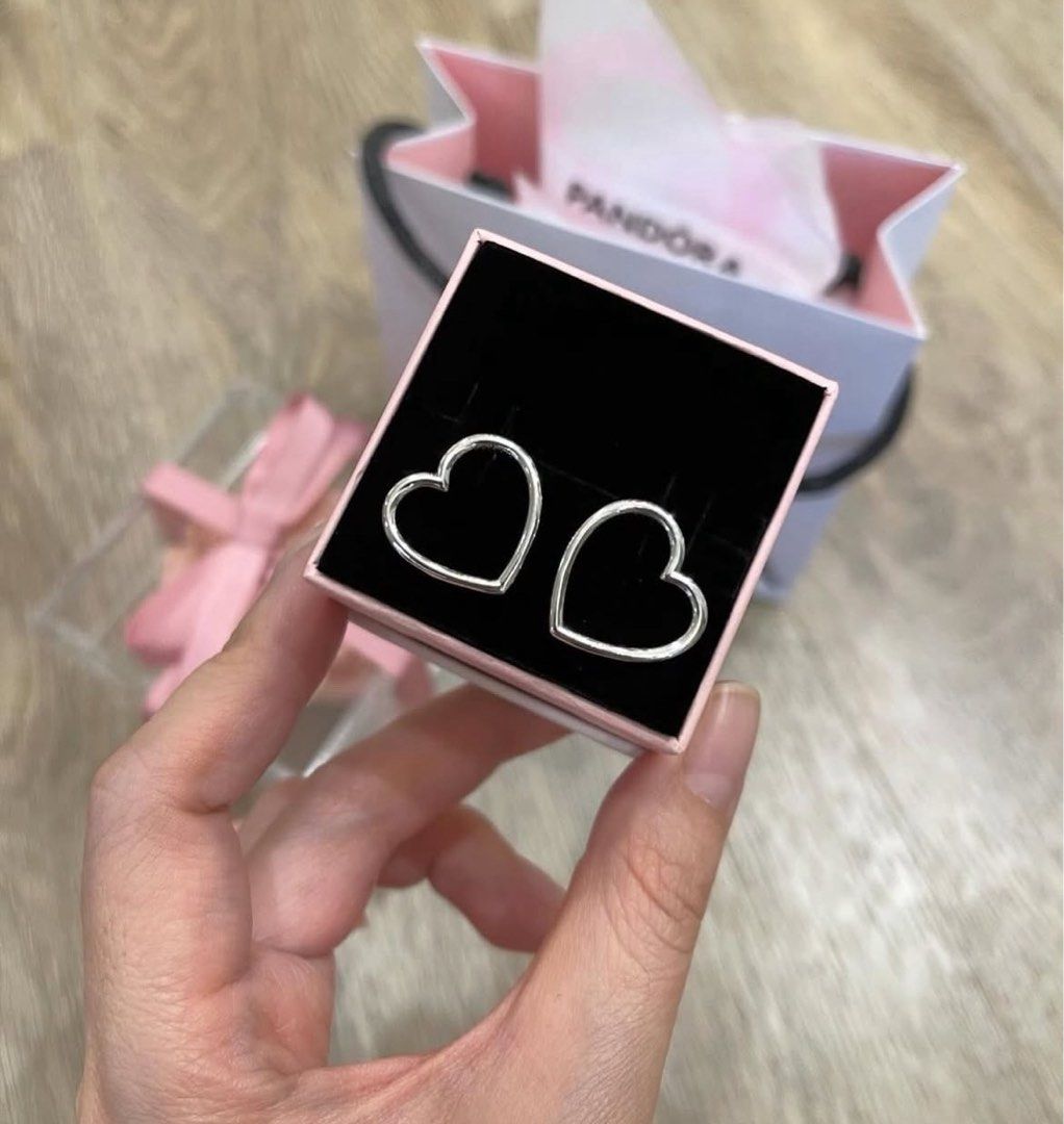 Pandora Front-facing Heart Stud Earrings (Category: Earrings) located in Santa Rosa. Submitted by love.jewels (Listing ID 1467762989, Image 2). Description: .