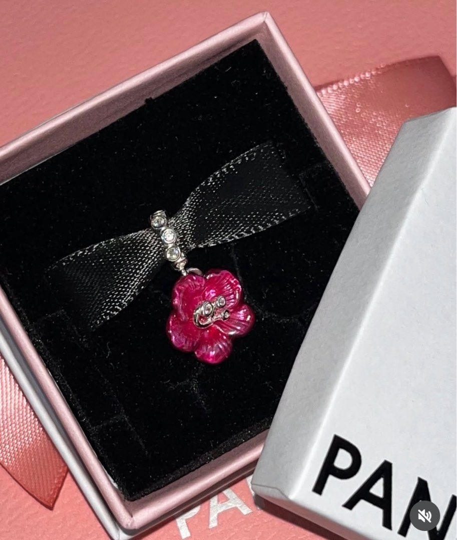 Pandora Hibiscus Dangle Charm (Category: Charms) located in Santa Rosa. Submitted by love.jewels (Listing ID 1467751805, Image 1). Description: .
