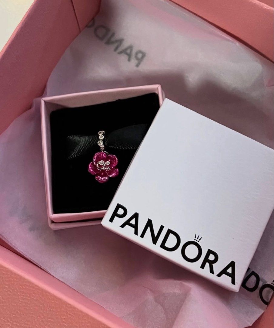 Pandora Hibiscus Dangle Charm (Category: Charms) located in Santa Rosa. Submitted by love.jewels (Listing ID 1467751805, Image 2). Description: .