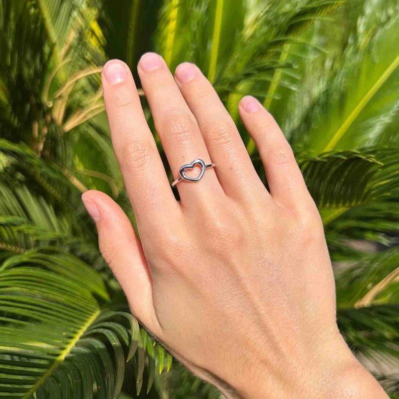 Pandora silver heart plain ring (Category: Rings) located in Santa Rosa. Submitted by love.jewels (Listing ID 1467763456, Image 1). Description: .