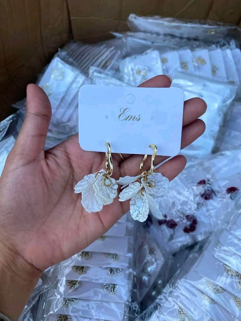 Pang Negosyo Premium Earrings (assorted designs) (Category: Earrings) located in Quezon City. Submitted by mjmbagsandwatches (Listing ID 1467659289, Image 2). Description: Sobrang daling ibenta neto! Baba ng puhuna, malaki kita! 💸 Premium Earrings (assorted designs) 15 each min 5pcs 12 each min 10pcs 10 each min 30pcs 8 each min 50pcs 6 each min 100pcs ✅ Packed individually and ready to sell ✅ Good stocks, no flaws. not as is. ✅ Thousand Onhand!