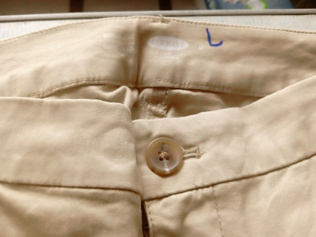 Pants US BNEWTAG (Old Navy) (Category: Trousers) located in Los Banos. Submitted by mania-62906 (Listing ID 1467645639, Image 3). Description: BNEWTAG. US Size 8 Beige ( note out of town from Nov 25- Jan 25, 2027).