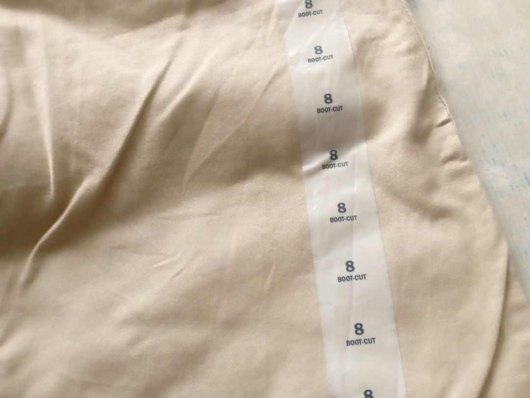 Pants US BNEWTAG (Old Navy) (Category: Trousers) located in Los Banos. Submitted by mania-62906 (Listing ID 1467645639, Image 2). Description: BNEWTAG. US Size 8 Beige ( note out of town from Nov 25- Jan 25, 2027).