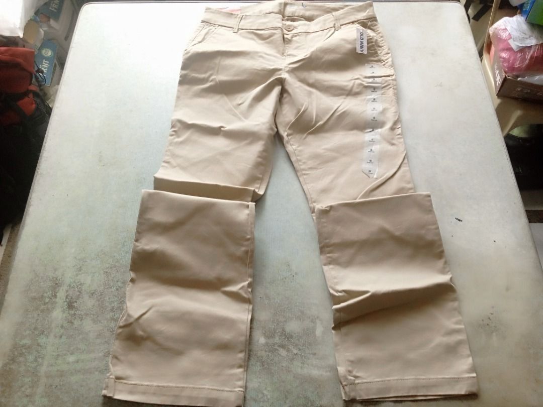 Pants US BNEWTAG (Old Navy) (Category: Trousers) located in Los Banos. Submitted by mania-62906 (Listing ID 1467645639, Image 1). Description: BNEWTAG. US Size 8 Beige ( note out of town from Nov 25- Jan 25, 2027).