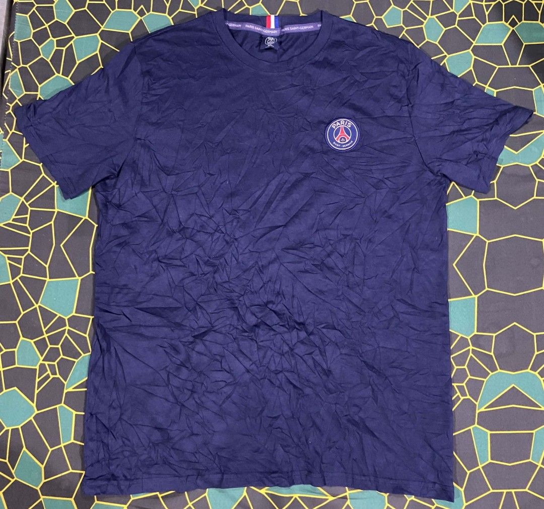 Paris Saint-Germain T shirt (Category: Activewear) located in Monkayo. Submitted by youknowwho.27 (Listing ID 1467691587, Image 1). Description: Size - Large No issue.