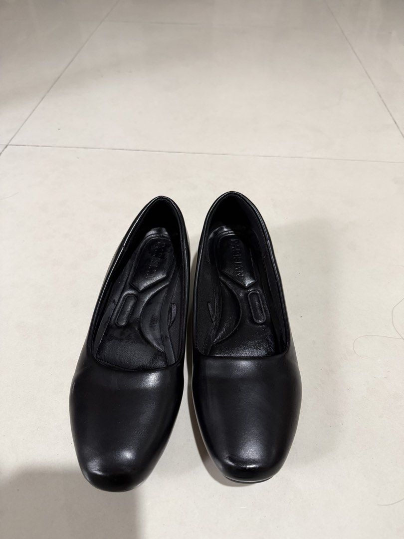 Parisian Black Wedge Heels Closed Toe Flats (Category: Wedges) located in Paranaque City. Submitted by mryjwll (Listing ID 1467836102, Image 1). Description: Parisian black wedge heels. Classic closed-toe design, slip-on style. Comfortable cushioned insoles with branded text. Low wedge heel for easy daily walking. Clean black upper material, versatile for work or formal occasions. Solid black outsole..