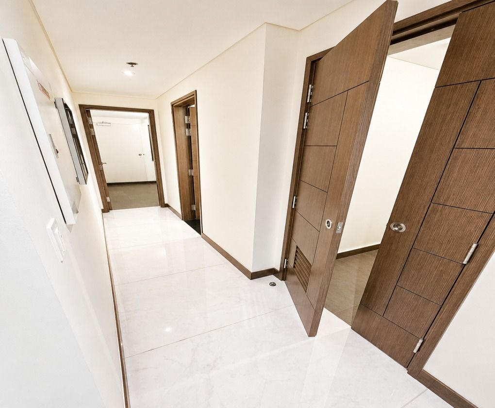 Park Central Towers For Sale (Category: Apartments & Condos) located in Makati City. Submitted by zachpe.toprealty (Listing ID 1467679704, Image 3). Description: PARK CENTRAL TOWERS – 2BR RESIDENCE WITH 2 PARKING SLOTS An opportunity to own a 139 sqm 2-bedroom residence at Park Central Towers by Ayala Land Premier, located in the prestigious Urdaneta area of Makati. With 2 parking slots and an unfurnished layout, this residence offers generous sp