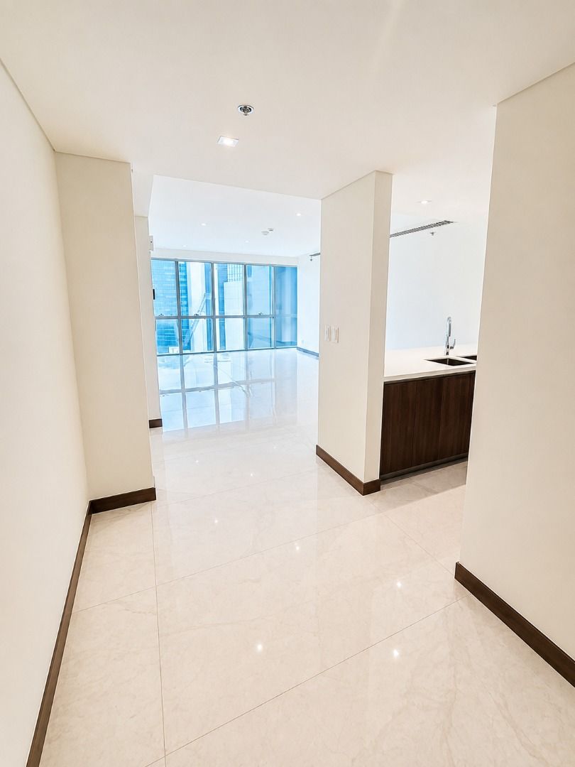 Park Central Towers For Sale (Category: Apartments & Condos) located in Makati City. Submitted by zachpe.toprealty (Listing ID 1467679704, Image 2). Description: PARK CENTRAL TOWERS – 2BR RESIDENCE WITH 2 PARKING SLOTS An opportunity to own a 139 sqm 2-bedroom residence at Park Central Towers by Ayala Land Premier, located in the prestigious Urdaneta area of Makati. With 2 parking slots and an unfurnished layout, this residence offers generous sp