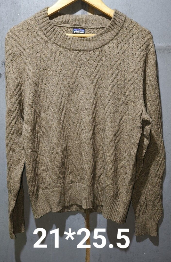 PATAGONIA KNITTED WOOL BLEND (Category: Coats, Jackets and Outerwear) located in Makati City. Submitted by updownthrift (Listing ID 1467622631, Image 1). Description: NO ISSUE NEED WASH.