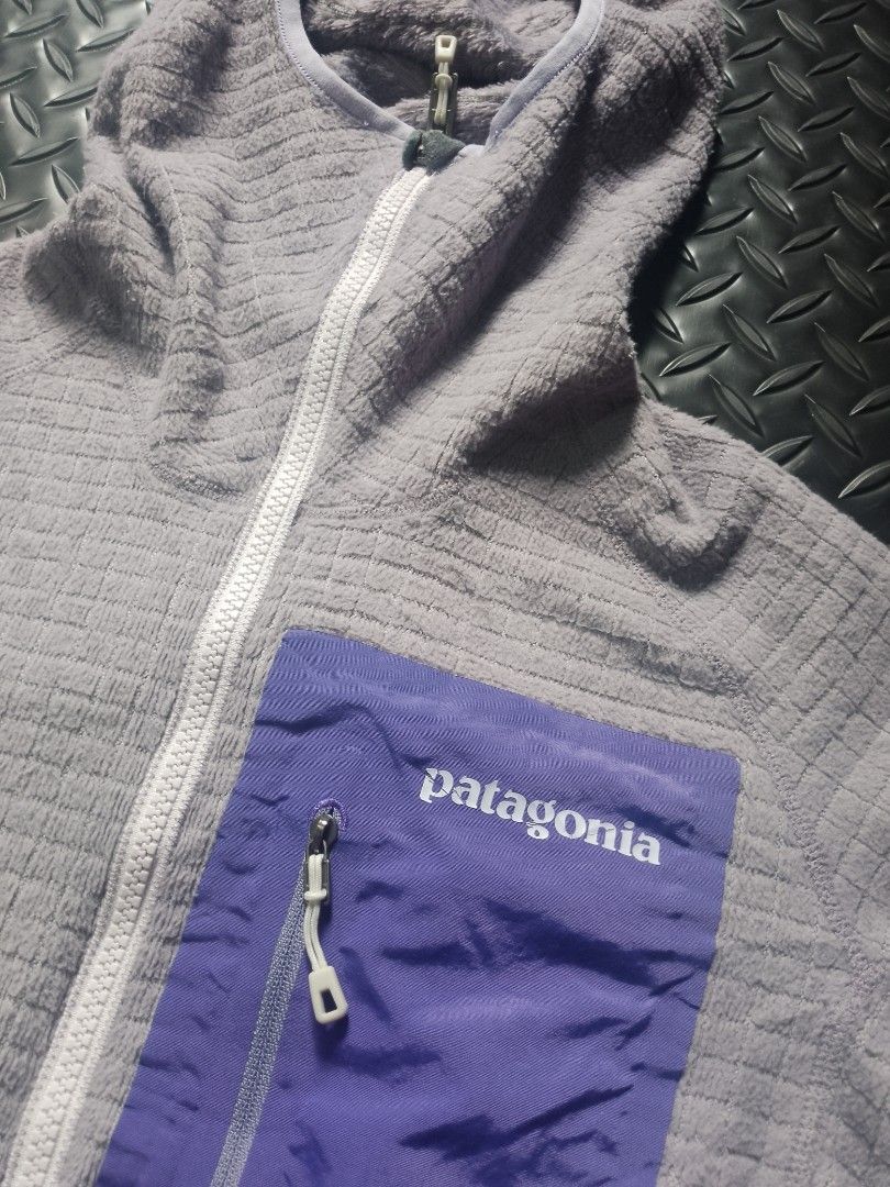 Patagonia Reversable Fleece Jacket (Category: Coats, Jackets and Outerwear) located in Baguio. Submitted by bado.feels (Listing ID 1467678101, Image 2). Description: Color: Lilac Color Rate: 9.5/10 Size Small (19x24) Sleeves 29 750+sf.