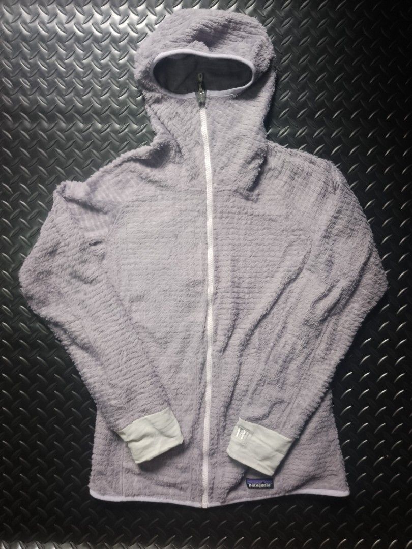 Patagonia Reversable Fleece Jacket (Category: Coats, Jackets and Outerwear) located in Baguio. Submitted by bado.feels (Listing ID 1467678101, Image 3). Description: Color: Lilac Color Rate: 9.5/10 Size Small (19x24) Sleeves 29 750+sf.