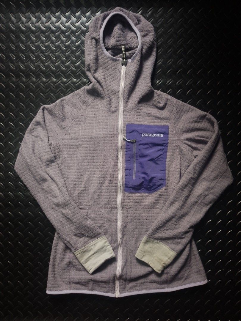 Patagonia Reversable Fleece Jacket (Category: Coats, Jackets and Outerwear) located in Baguio. Submitted by bado.feels (Listing ID 1467678101, Image 1). Description: Color: Lilac Color Rate: 9.5/10 Size Small (19x24) Sleeves 29 750+sf.