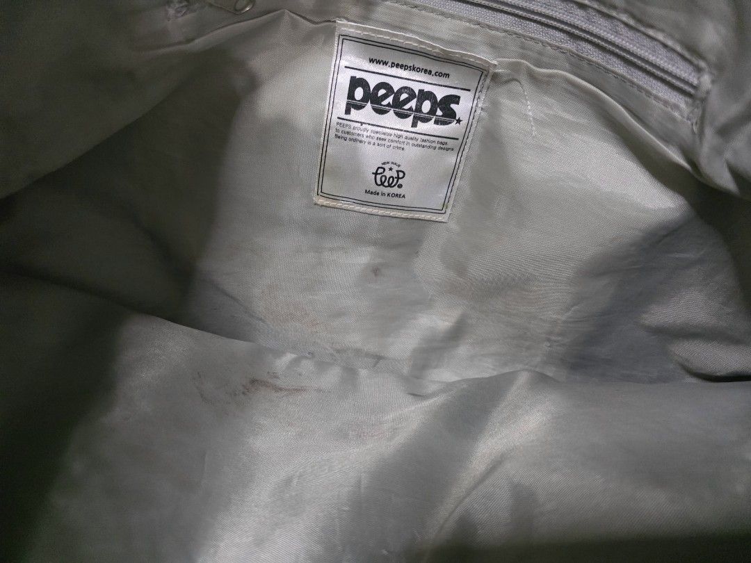 Peeps Essential Messenger Bag (Category: Sling Bags) located in Quezon City. Submitted by thriftstershop (Listing ID 1467734461, Image 3). Description: Condition: Very Good Issue: Sira na un waterproof na tela sa loob. Tanggal na din logo sa front ng bag Meet up: Trinoma or LRT 2 Anonas Shipping: LBC - Weekdays J&T - Weekends.