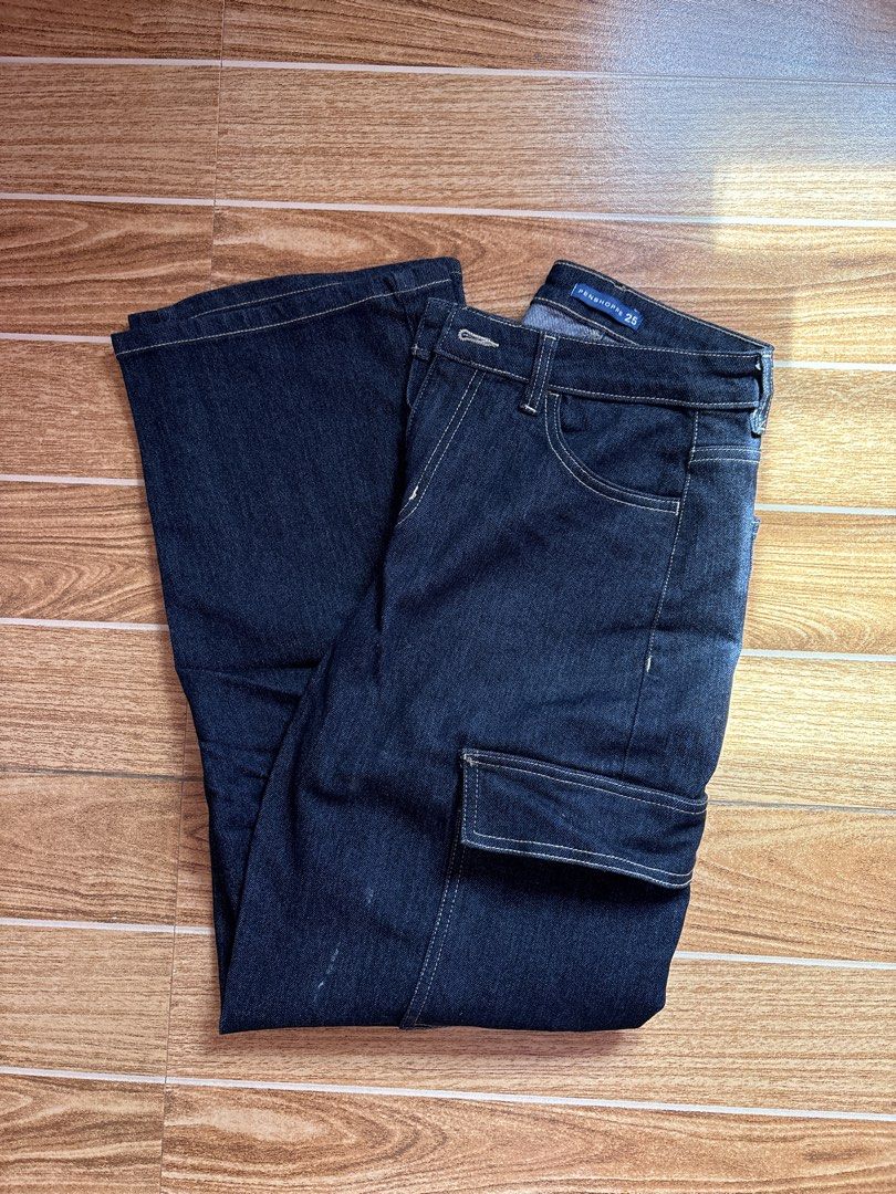 Penshoppe Denim Cargo Pants (Category: Jeans) located in Manila. Submitted by _foryou (Listing ID 1467666603, Image 1). Description: dm for when worn! used only once.