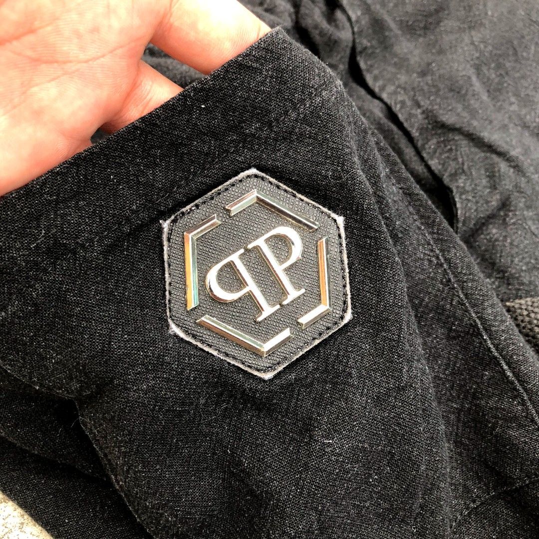 Philipp Plein Jogger Pants (Category: Joggers) located in General Santos City (Dadiangas). Submitted by daily_grailed.ph (Listing ID 1467615507, Image 1). Description: Authentic Condition 9.5/10 ✨ Size 32-34 Waistline color Black Extra Ordinary Design (Skull) message me for more Info, Lego. 🍋‍🟩.