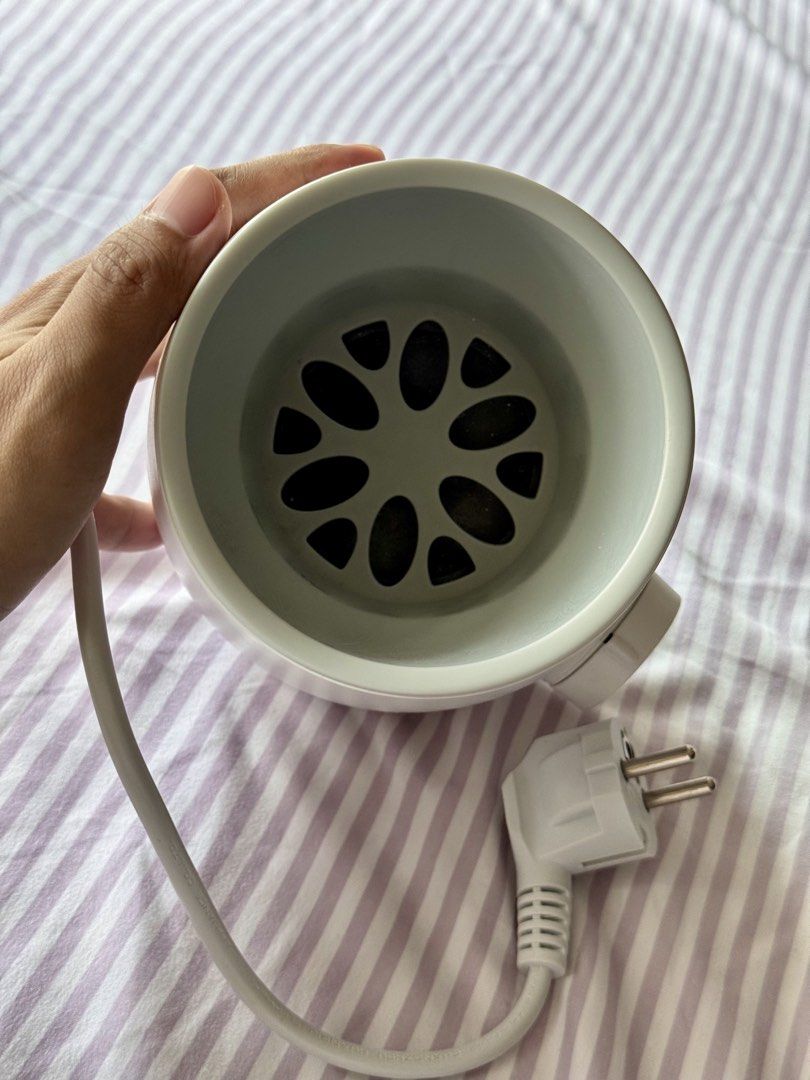 PHILIPS - AVENT BABY BOTTLE QUICK WARMER (Category: Breastfeeding & Bottle Feeding) located in Manila. Submitted by kapitanantonyo (Listing ID 1459978565, Image 2). Description: Used maybe 2x only. Mint Condition..