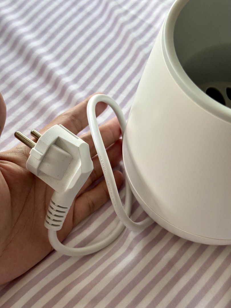 PHILIPS - AVENT BABY BOTTLE QUICK WARMER (Category: Breastfeeding & Bottle Feeding) located in Manila. Submitted by kapitanantonyo (Listing ID 1459978565, Image 3). Description: Used maybe 2x only. Mint Condition..