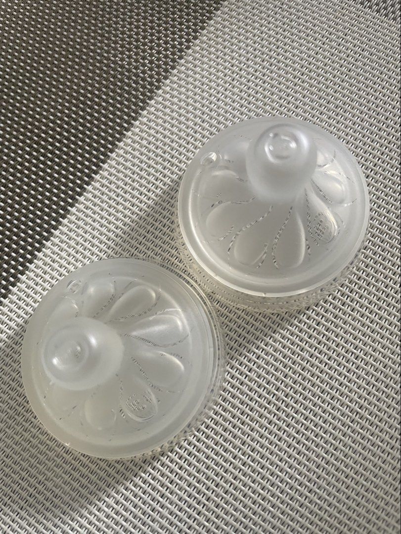 Philips AVENT 1m+ Natural Response Flow 3 Nipples, 2-pack (Category: Breastfeeding & Bottle Feeding) located in Quezon City. Submitted by simply_closet (Listing ID 1467782262, Image 1). Description: Slightly used because my baby preferred direct latch MOP: Gcash/Bank transfer .