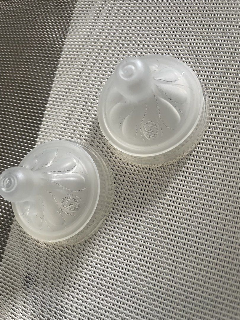 Philips AVENT 6m+ Natural Response Flow 5 Nipples, 2-pack (Category: Breastfeeding & Bottle Feeding) located in Quezon City. Submitted by simply_closet (Listing ID 1467783855, Image 1). Description: Never used Washed and sterilized only MOP: Gcash/Bank transfer.