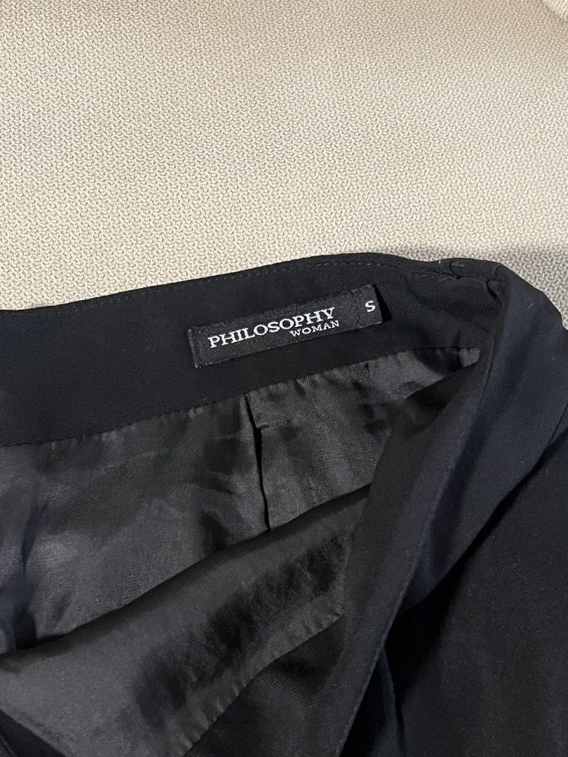 Philosophy black pencil skirt (Category: Skirts) located in Las Pinas. Submitted by jilanah (Listing ID 1467771457, Image 2). Description: .