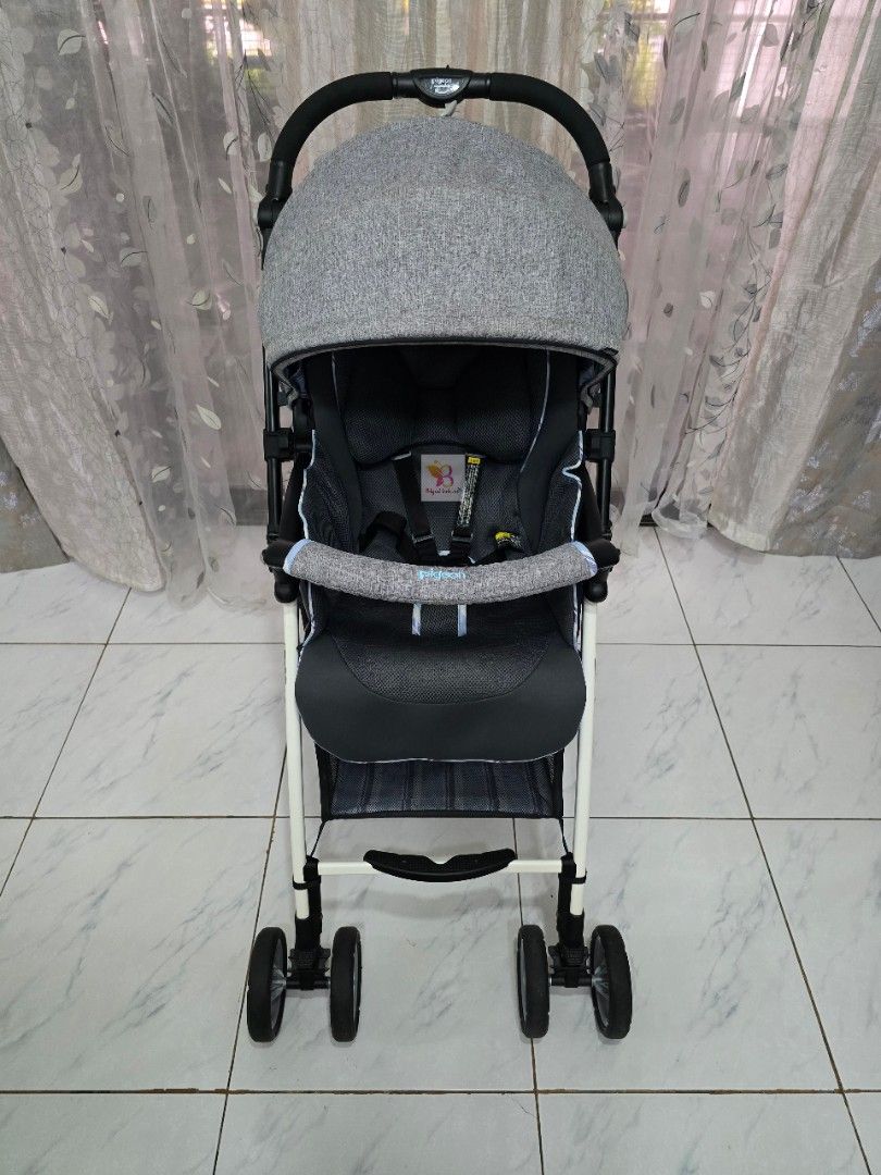 Pigeon Copain Lightweight Baby Stroller (Category: Strollers) located in Paranaque City. Submitted by babyandme.savers (Listing ID 1467647474, Image 1). Description: PIGEON COPAIN LIGHTWEIGHT BABY STROLLER * Safe for 0 - 48 months * In excellent condition * Fully Reclineable * Reversible handle * Full canopy * High seat * Lightweight stroller * 5 - Point safety belt * Reversible pads * Clean and Sanitized - Ready to use 📍 Location : Betterliving