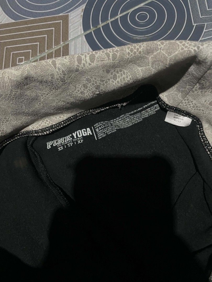 Pink vs bundle (Category: Others Tops) located in Tayug. Submitted by pabilidamitngpatay (Listing ID 1467688669, Image 3). Description: Pink bundle pink foldover leggings size xs issue: dot stain pink zip up hoodie size medium 850 for both.