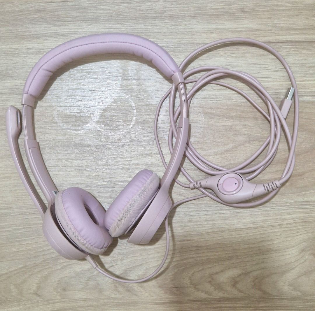 Logitech H390 USB Headset (Category: Headphones & Headsets) located in Pasig City. Submitted by rbn01 (Listing ID 1467630407, Image 1). Description: 🎧 FOR SALE: Logitech H390 USB Headset 🎧 Selling for only ₱600 Original Price: ₱1,490 Looking for a reliable headset for work-from-home, online meetings, online classes, or calls? I'm selling my Logitech H390 USB Headset in good working condition. ✅ USB Plug-and-Play (no need to install anything) ✅ 