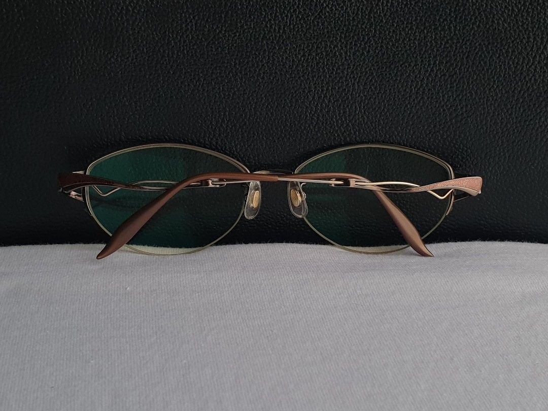 Pirouette Titanium Eyeglass Frame (Category: Sunglasses & Eyewear) located in Quezon City. Submitted by WasalakTwo (Listing ID 1467780318, Image 2). Description: Bought in Japan Durable and high quality Goodcondition Still presentable Lens are graded, but replaceable Open for delivery nationwide Front Width 13.9cm Front Height 3.9cm.
