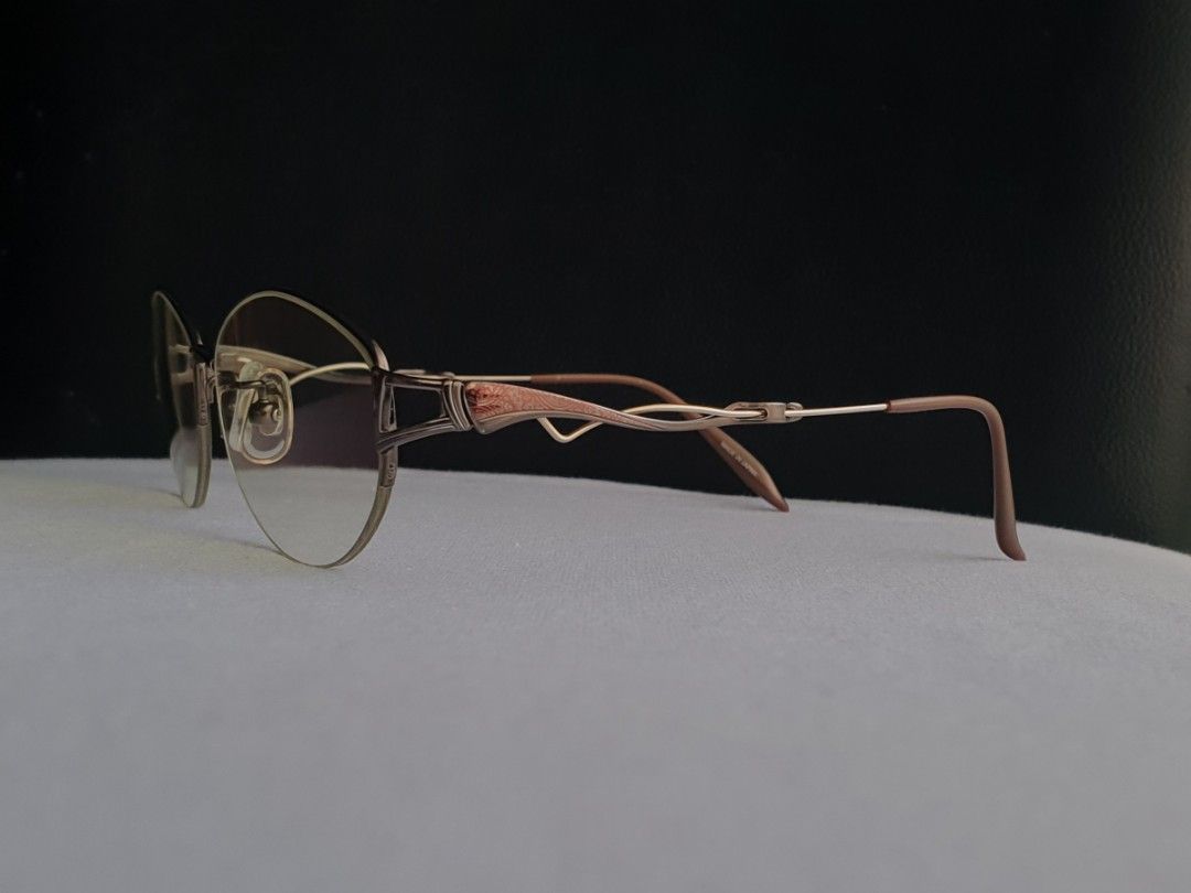 Pirouette Titanium Eyeglass Frame (Category: Sunglasses & Eyewear) located in Quezon City. Submitted by WasalakTwo (Listing ID 1467780318, Image 3). Description: Bought in Japan Durable and high quality Goodcondition Still presentable Lens are graded, but replaceable Open for delivery nationwide Front Width 13.9cm Front Height 3.9cm.