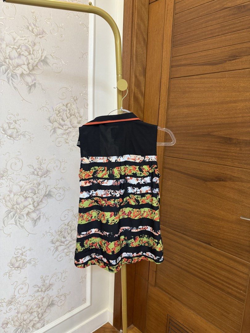Plains & Prints: Top in Black (Category: Sleeveless) located in Quezon City. Submitted by vpauline (Listing ID 1467625428, Image 3). Description: 10/10.