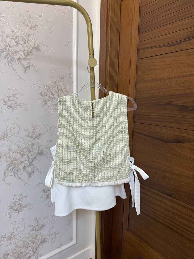 Plains & Prints: Top in Green (Category: Sleeveless) located in Quezon City. Submitted by vpauline (Listing ID 1467622673, Image 3). Description: 10/10.