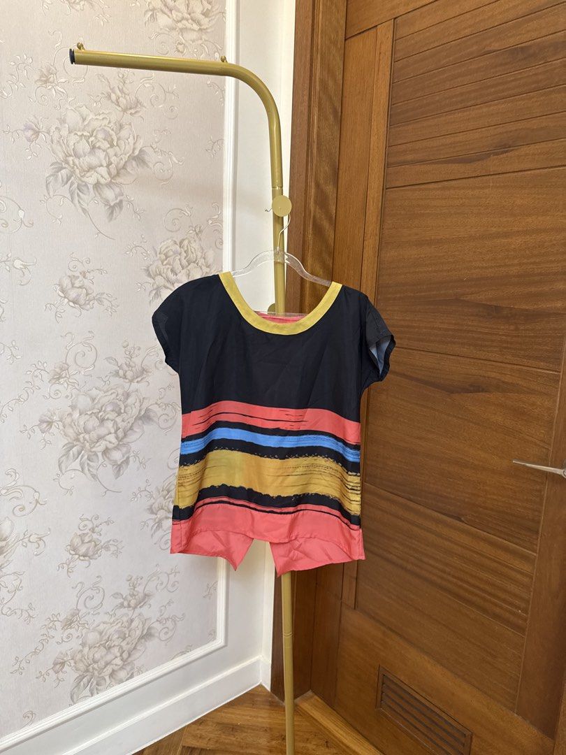 Plains & Prints: Top in Multicolor (Category: Blouses) located in Quezon City. Submitted by vpauline (Listing ID 1467625322, Image 1). Description: 10/10.