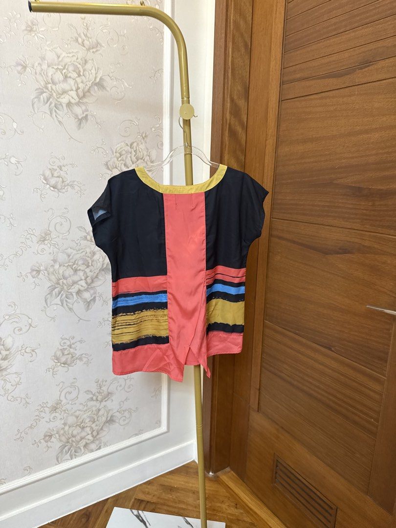 Plains & Prints: Top in Multicolor (Category: Blouses) located in Quezon City. Submitted by vpauline (Listing ID 1467625322, Image 3). Description: 10/10.